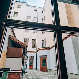 klimatyczny-apartament-przy-rynku-1-min-pieszo.hotelswroclaw.com/